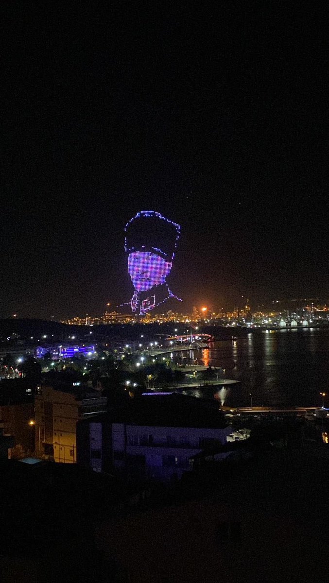 izmirgibiyiz's tweet photo. Aliağa Belediyesi’nin düzenlediği Yaşasın Cumhuriyet drone gösterisi 👏🇹🇷 https://t.co/Gzclgfu3AP
