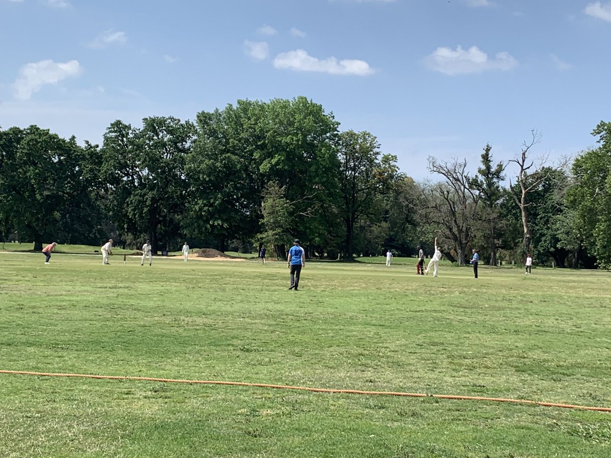 Cada año la <a href="/UKinArgentina/">Embajada Británica en Argentina</a> juega un partido de #cricket 🏏 contra <a href="/HurlinghamClub/">HURLINGHAM CLUB</a> y hoy, finalmente, después de años de derrotas *ganamos* 🤣 💪 el famoso #BoneofContention 🎉🎉🎉

Felicitaciones al equipo y gracias a nuestros adversarios valientes, nos vemos en 2024. 

🏏🏏🏏🏏