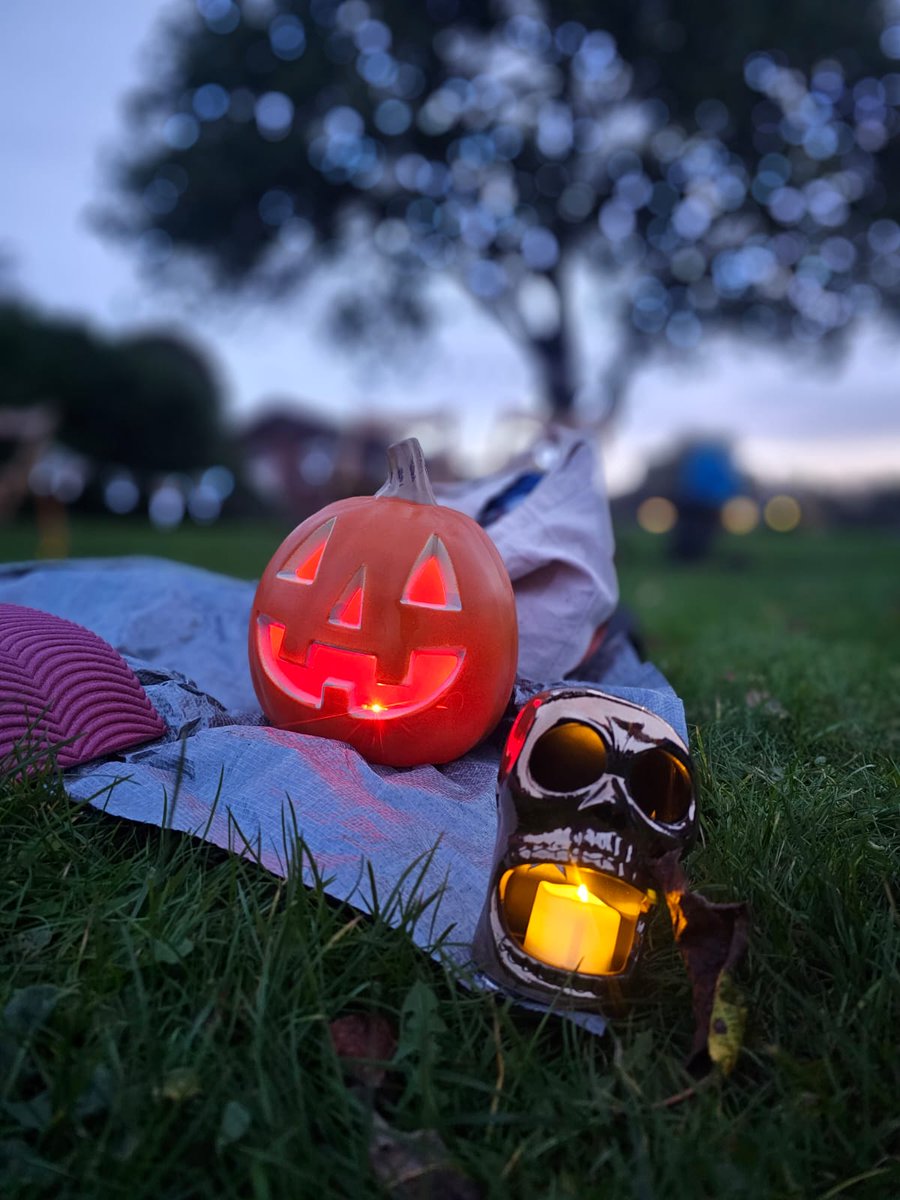 fruitnutvillage's tweet photo. Tonight's #Halloween #Storytelling with @Tales4All in #BroadMeadowOrchard #TenAcres #Stirchley. Scary stuff! https://t.co/CbQEyAxvt0