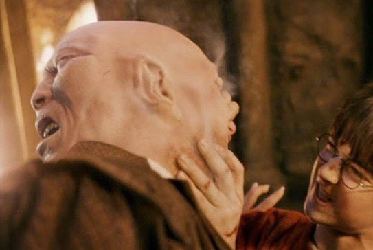 voidxfanboy's tweet photo. nessun posto è sicuro come hogwarts 

hogwarts durante il primo anno:

#HarryPotter https://t.co/oM1A6TM9n1