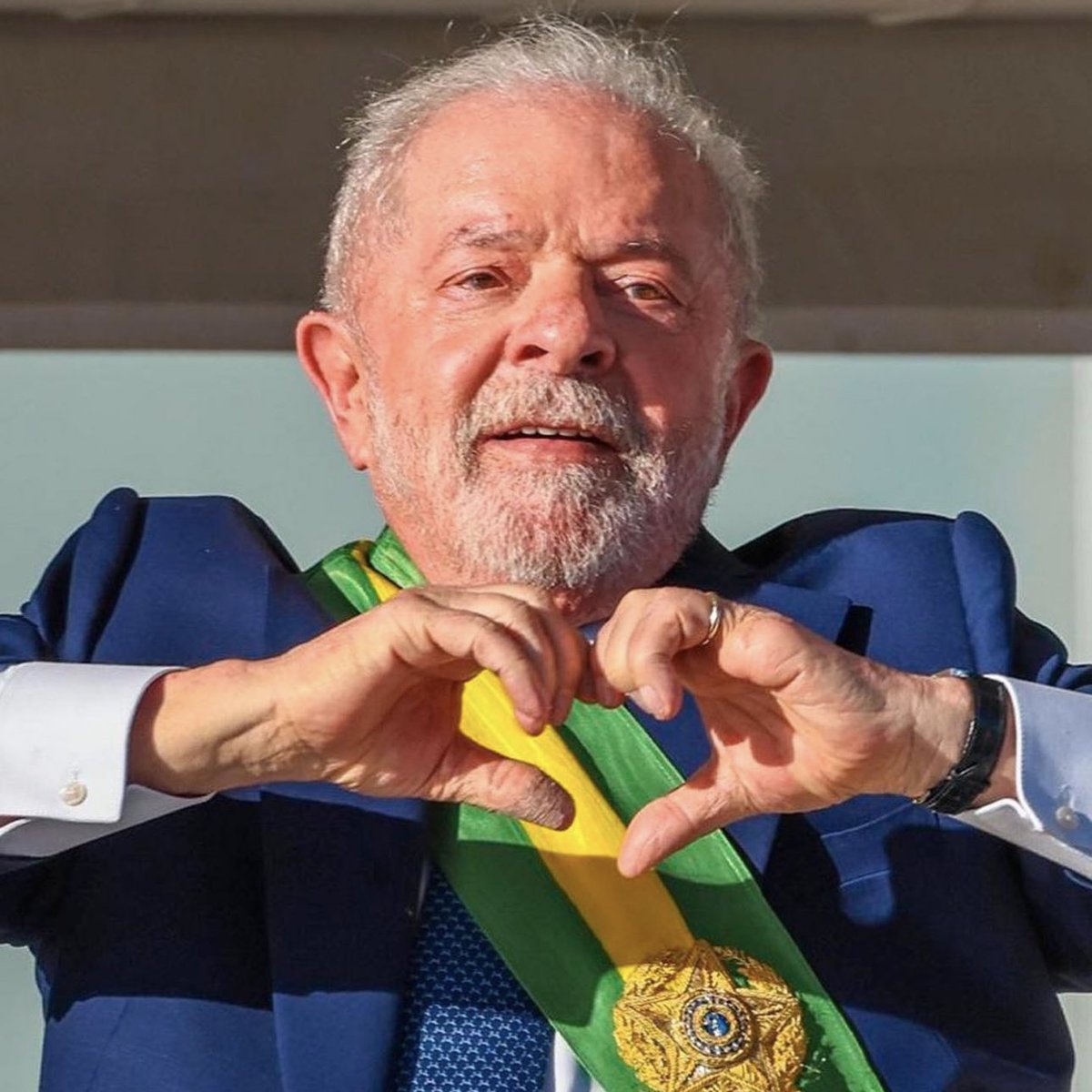 choquei's tweet photo. 🚨AGORA: Há 1 ano Lula derrotava Bolsonaro nas eleições e era eleito presidente do Brasil. https://t.co/HcIJqAFaUQ