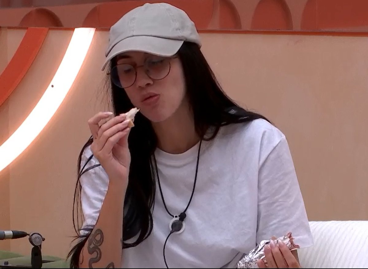 Luaulita's tweet image. Naomi ha robado un fuet con pan 

JAJAJA🤣

#GHVIP29O #GHVIP30O #GHVIPDBT7