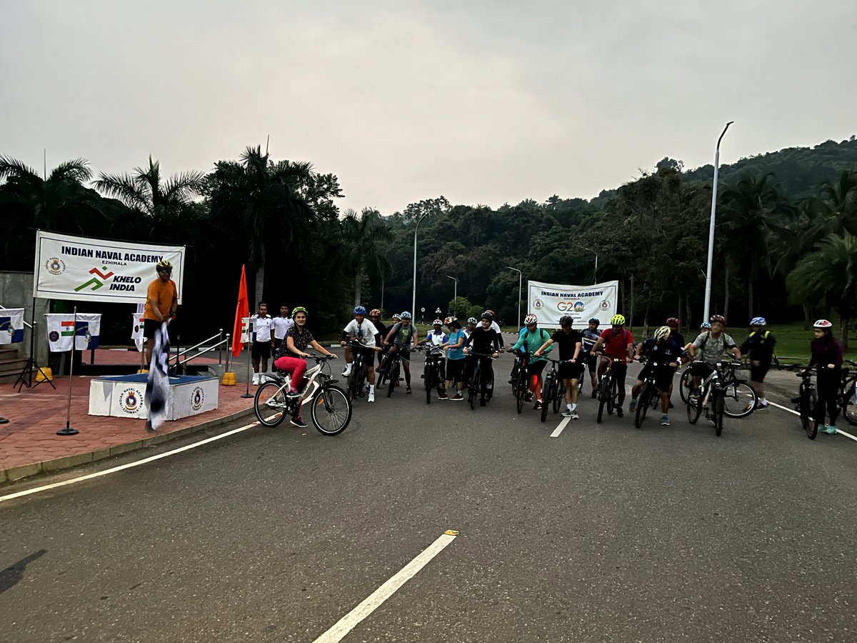 IN_NavalAcademy's tweet photo. Part of #FitIndiaSwachhataRun 4.0
Cyclathon ๐ด over 50kms organised for Station Ezhimala & families on 29 Oct.Promoting versatility of cycling for a sustainable future.
#Pedalling for fitter & better environment.
VAdm Puneet K Bahl, #Comdt_INA flagged off event.
#LifestyleGoals https://t.co/EpBQborwa2