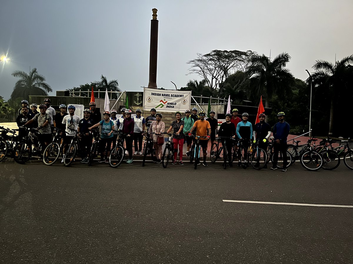 IN_NavalAcademy's tweet photo. Part of #FitIndiaSwachhataRun 4.0
Cyclathon ๐ด over 50kms organised for Station Ezhimala & families on 29 Oct.Promoting versatility of cycling for a sustainable future.
#Pedalling for fitter & better environment.
VAdm Puneet K Bahl, #Comdt_INA flagged off event.
#LifestyleGoals https://t.co/EpBQborwa2