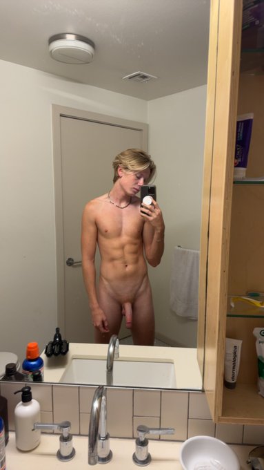 Looking for people to collab with tag your favorite creators. If you you want to collab send a pic below