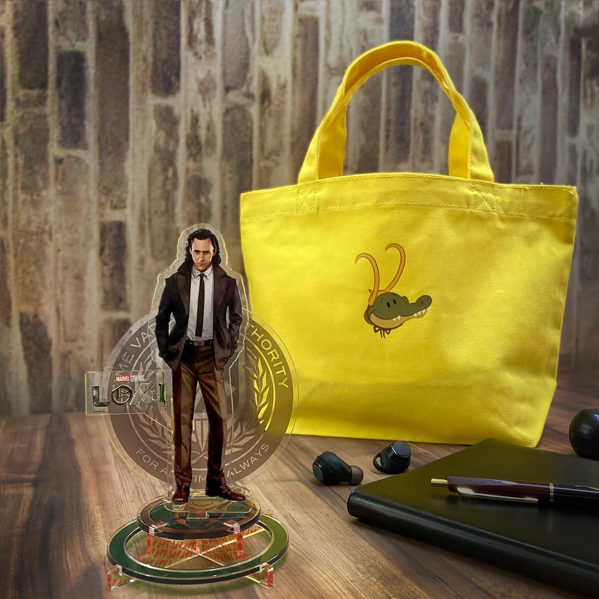 MARVEL STOREに『#ロキ』の立体アクリルスタンドと、トートバッグ🐊が