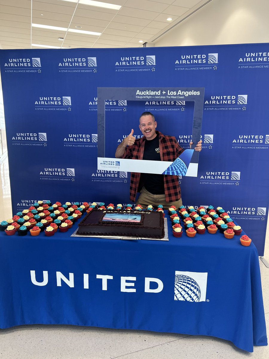 aslbenjamin's tweet photo. @chasingtheskies I’m on AKL-LAX inaugural flight https://t.co/blwiDmIXbu