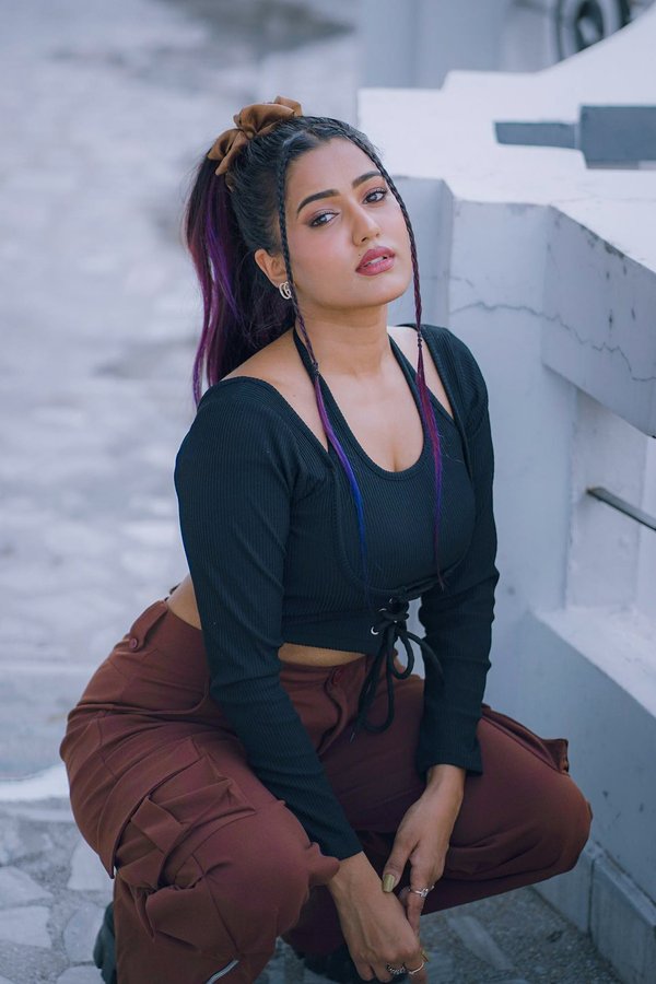 F9p7aMbbAAAuVLK?format=jpg&name=900x900