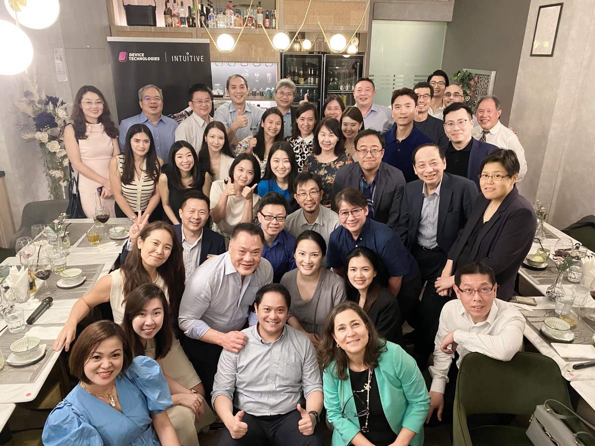 arnieadvincula's tweet image. Such a pleasure spending time with Peter Lim and @drjoeng spreading gospel of #robotics in SE Asia. Thx @devicetech and @IntuitiveSurg for supporting surgical ed events. These future robot surgeons are amazing! @ColumbiaOBGYN