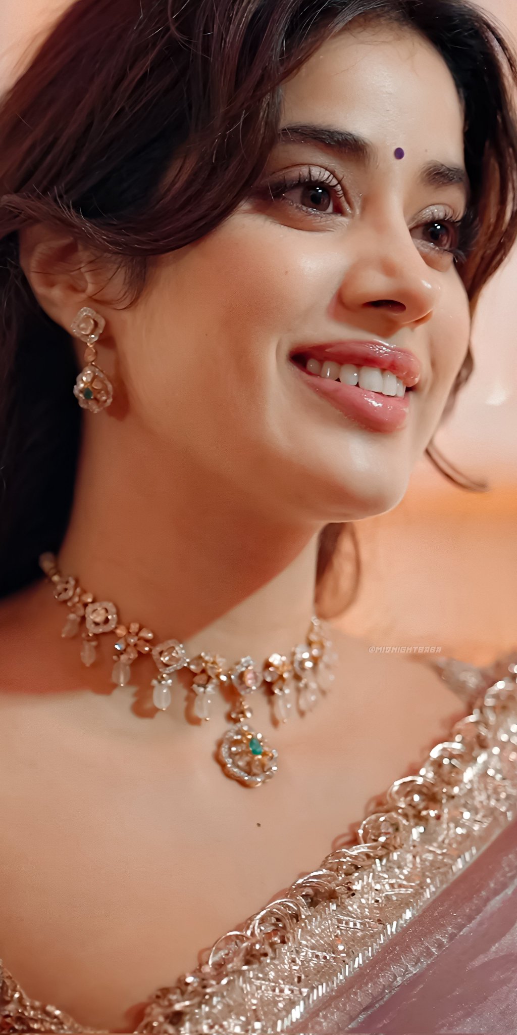 F9p8UijbEAAHdNM?format=jpg&name=large