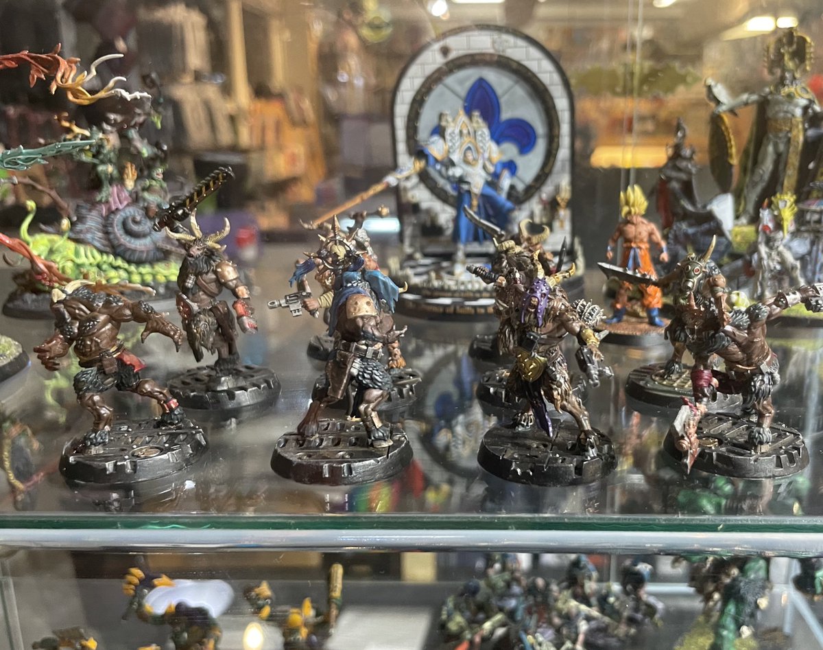 DasPrints's tweet photo. With being at almost at a year of doing this hobby since I started late last December. I thought a fun way to end the year would be to submit a Fellgor Ravagers Kill Team and a Hexmark Destroyer to a painting contest at a local game store. #warhammercommunity #PaintingWarhammer https://t.co/YBccKmrv7C