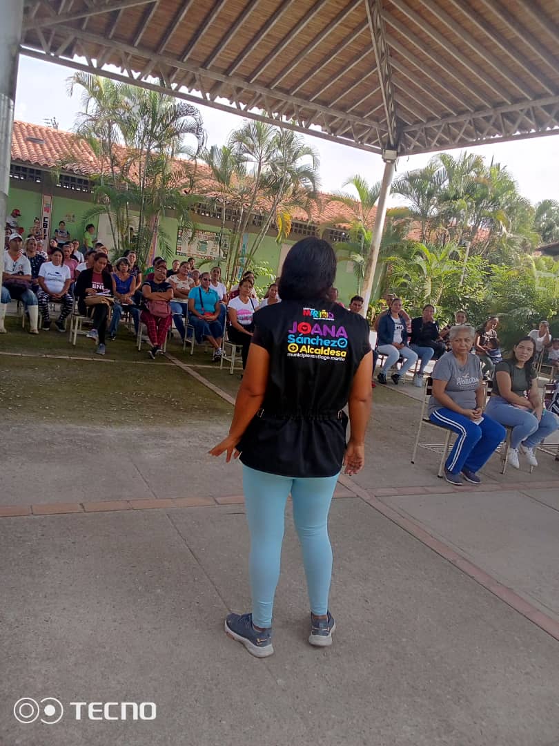 Prevencionmsm's tweet photo. Desde la uenb Simón Bolívar II realizamos una escuela para familia generando la cultura preventiva y el estilo de vida sana gracias al presidente constitucional @nicolasmaduro y de la alcaldesa @johanitakenpo https://t.co/WzmLVktpFr