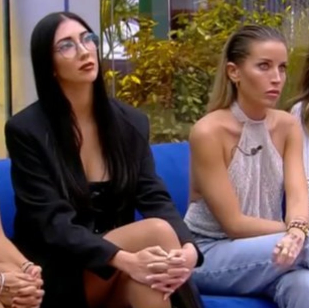 ChicoDeReality's tweet photo. Creo que este 👇 va a ser el duelo de la sala de expulsión 💣 

¿A quién estás votando como expulsada?
🔄 Marta
❤️ Naomi

#GHVIP29O #GHVIP30O #GHVIPDBT7 https://t.co/3AehZlJqA6