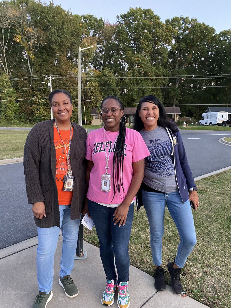 k2bowens's tweet photo. @Sunset_Park_CAS @RockHillSchools Movie Night was #RockSolid! It great seeing students and families Friday night after an amazing week!
#Engagingfamilies
#CelebratingLearning #Excellence #FederalPrograms https://t.co/TW5Tnh2kCc