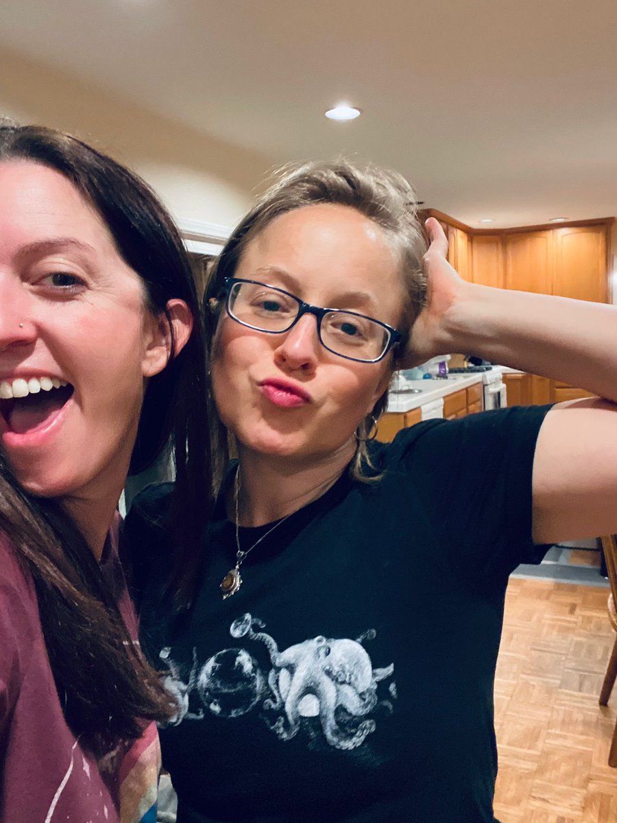 AspienBlue's tweet image. Finally back stateside for the first time in 5 years and got to meet a twitter-bestie!! @ScienceGeekMel is every bit as awesome in real life as she is on the interwebs. And our daughters are having such a blast together too. 🥳