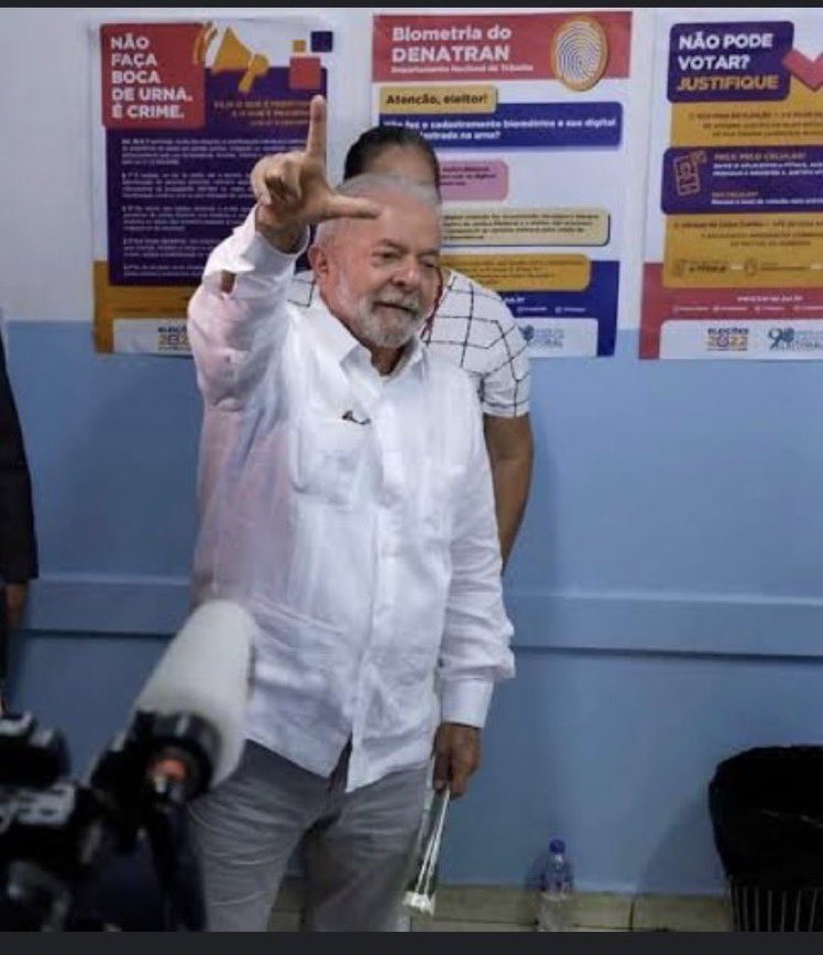Aurimarg's tweet photo. Amanhã, dia 30 de Outubro, é o Dia do Orgulho de fazer o L. Pois, completa 1 ano da vitória de Lula, eu ainda continuo a fazer o L, e vc? https://t.co/sKK00iyiaY