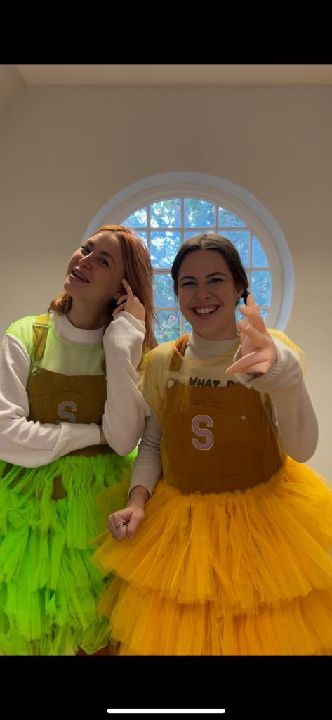 Siblings tweet media