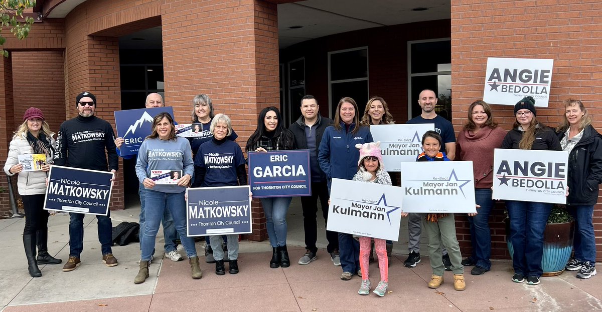 MayorJanKulmann's tweet photo. The election is just over a week away and we’re not stopping the momentum. Cold weather doesn’t keep us from talking to voters across #Thornton!

#ProudMayor
#reelectmayorjankulmann https://t.co/6NFrWQIi7h