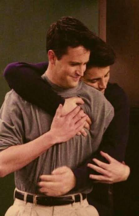 liiszyyee's tweet photo. He really made me Laugh..  and now, as if I knew him in person, he made me feel sad.. #Friends #matthewperry #ChandlerBing  thank you Chandler.. 🥺 https://t.co/d5goSlPN8b