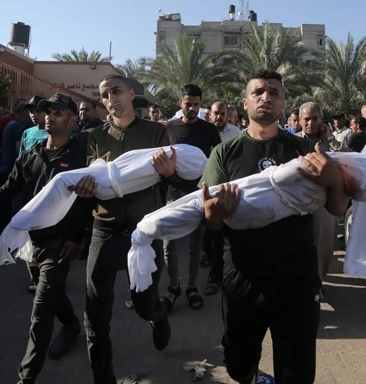 MateusAc18's tweet photo. Patrocinados pelos americanos, Israel promove um verdadeiro genocídio ao povo Palestino e só sábado, mais de 300 crianças estavam entre as vítimas de um dos maiores ataque até aqui. https://t.co/gjttJJKiSE
