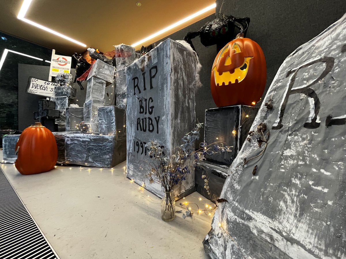 LauderdaleHouse's tweet image. 2 days to go!!!

If you want something spooky but don't fancy a trick or treat, our Halloween Walks are the perfect alternative for October 31st. We hope you can join us in the graveyard...⚰️

Book here - bit.ly/LH-Halloween-23