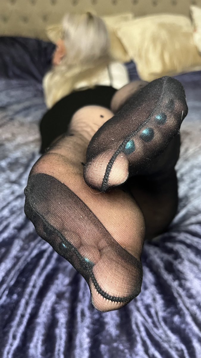 footpics - Twitter Hashtag | Sotwe