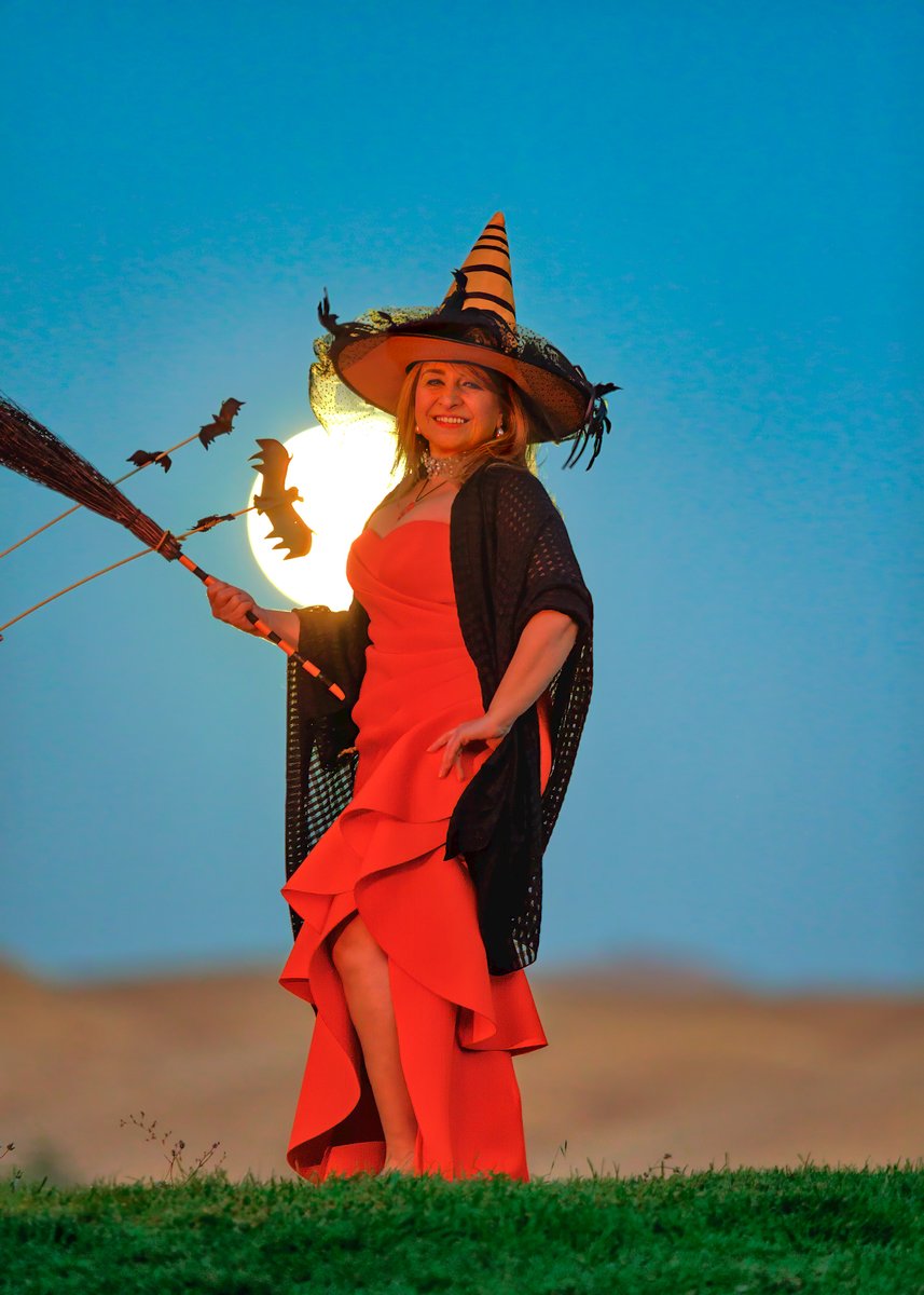 TaraMoonHunter's tweet photo. some witchy fun with the Hunter's full moon last night! https://t.co/jyAloT4tPA