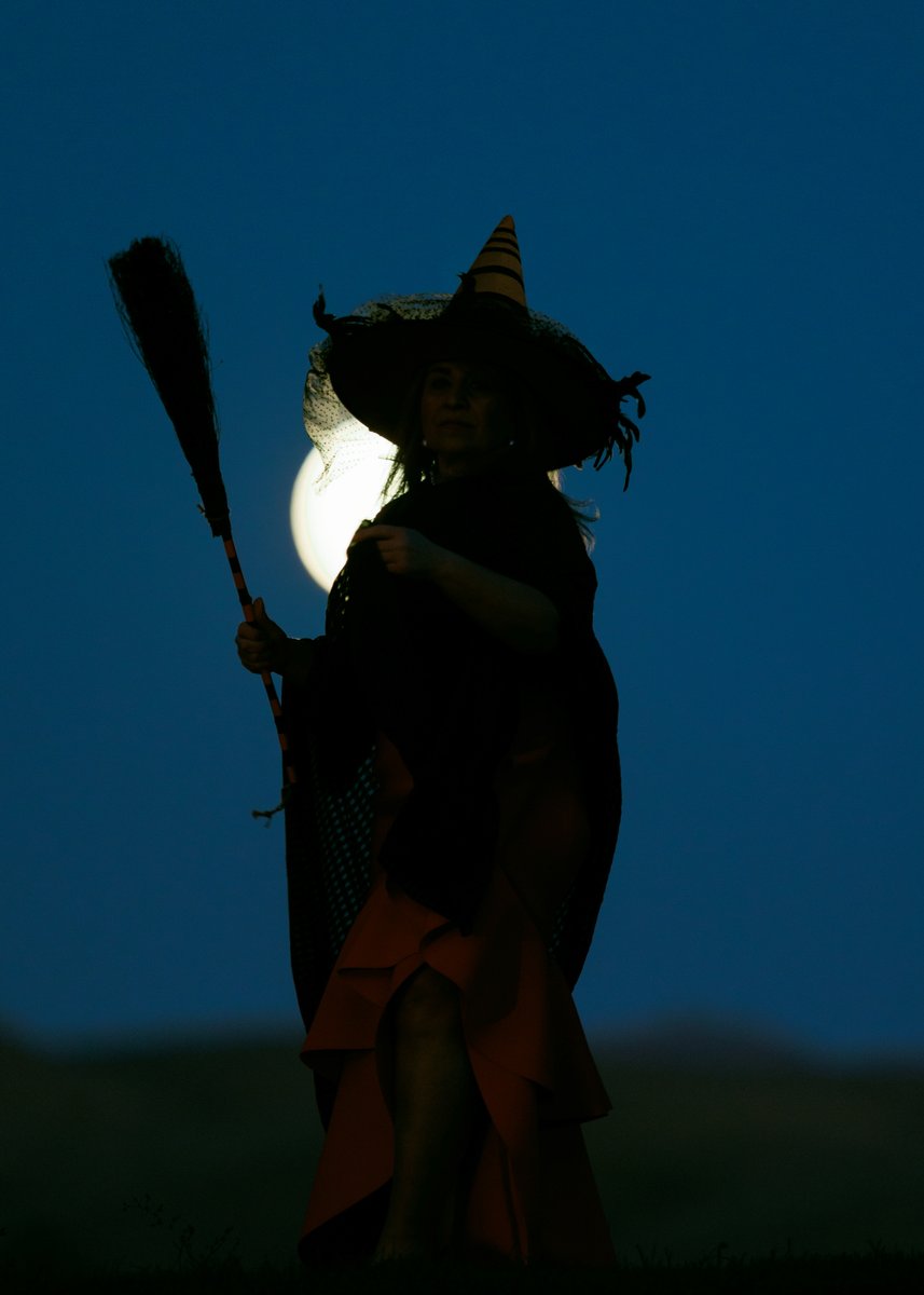 TaraMoonHunter's tweet photo. some witchy fun with the Hunter's full moon last night! https://t.co/jyAloT4tPA