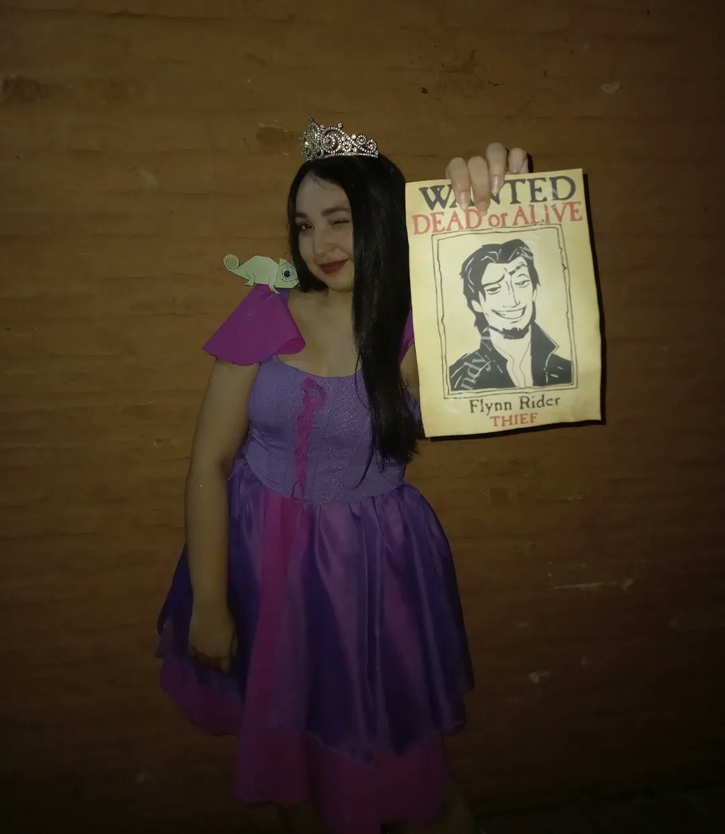 agussaguirre04's tweet image. Si alguien vio a Flynn, diganle que lo ando buscando🦎💜
#fdd #rapunzel