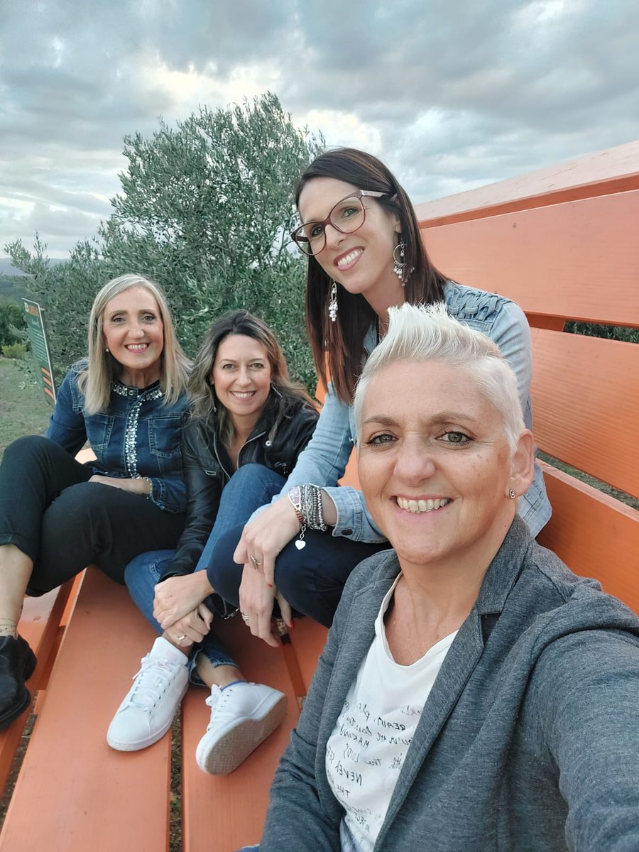 MonicaRossoNera's tweet photo. Oggi è stata la volta della #bigbench #235 di Manciano!
Proprio bella questa panchina gigante arancione!
#BigBenchProject #FattoriaLaMaliosa https://t.co/W72pzEo1Tf