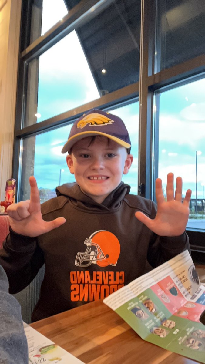 ShannonScheetz's tweet image. Pumpkin carving, a friends 40th bday party &amp;amp; dinner to celebrate straight A’s (first report card w/letter grades)= a good weekend! Oh &amp;amp; I took a 3 hr nap Saturday just because I could! #andrewmichaelscheetz