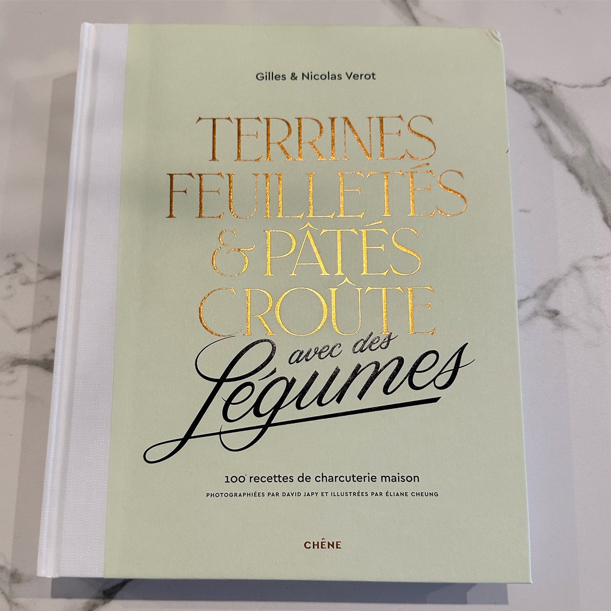ggomez_chef's tweet photo. Merci les Verot Pere et Fils pour ce livre essentiel à ma bibliothèque culinaire ! Bravo 
#noscharcutiersontdutalent #maisonverot #bibliothequeculinaire #ambassadedefrancedelagastronomie #guillaumegomezpageofficielle https://t.co/mLeEAV5Dtv
