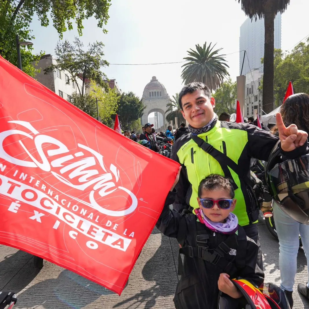 Revista_Moto's tweet photo. 🏍#EnDirecto Estuvimos en la 13a. Rodada “Pasión por la Seguridad” organizada por el @SIMM_Mexico que reunió a más de mil 500 miembros de la comunidad biker con un mismo mensaje, sensibilizar sobre la cultura vial.
#RevistaMoto
#soyrm
#lamasgrande
#eventorm
#rodadasimm https://t.co/JuHeghyQaV