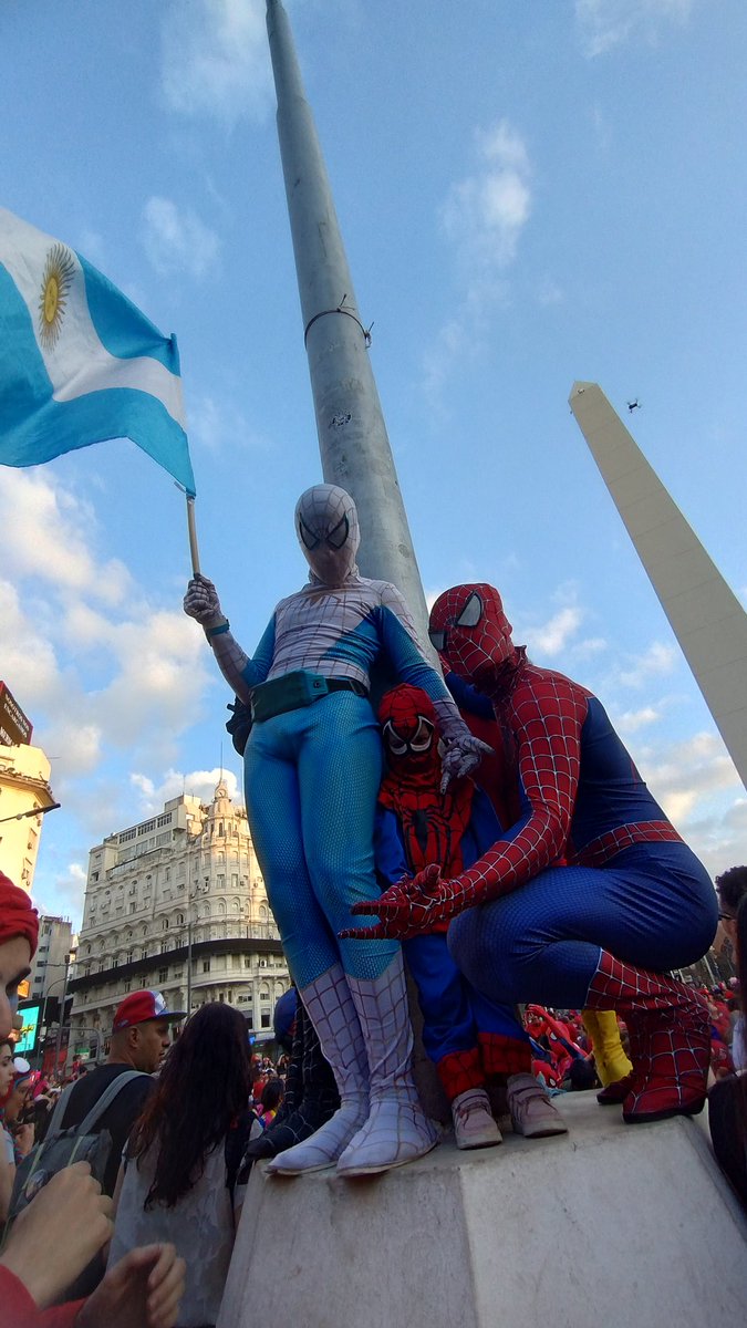 FlorStegmann's tweet photo. Se rompió el récord Guinness, con mi equipo araña 🕸️❤️
#Spiderman #UkiDeane https://t.co/2cfXtCG04I