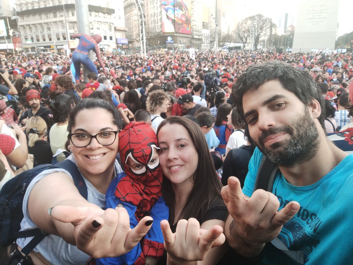 FlorStegmann's tweet photo. Se rompió el récord Guinness, con mi equipo araña 🕸️❤️
#Spiderman #UkiDeane https://t.co/2cfXtCG04I