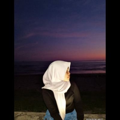 esra tüzmen tweet media