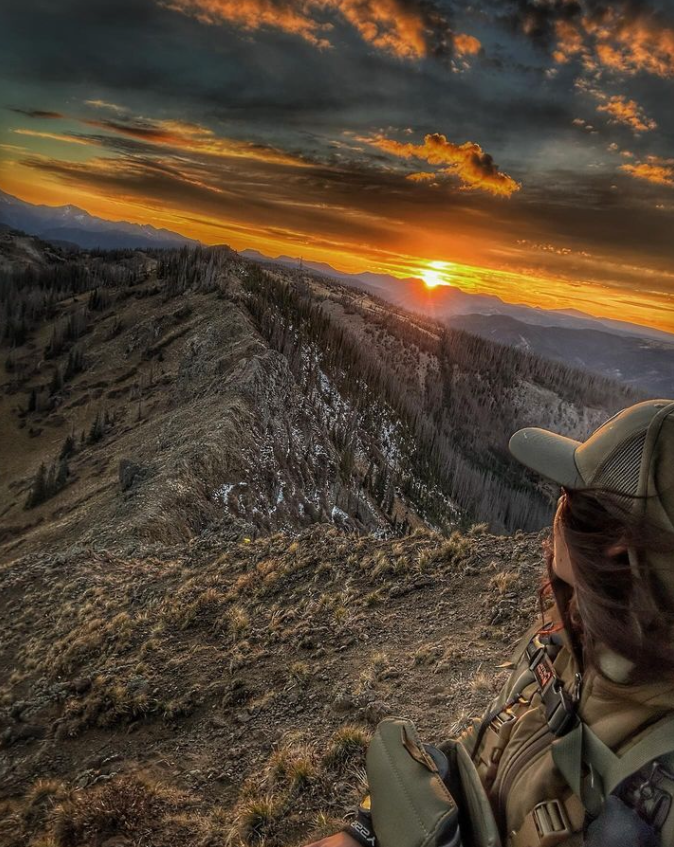 TheTRCP's tweet photo. The perks of being a hunter
 #hunting #getoutside #backcountry #sunrise 
📷 @coloradomtnhuntress https://t.co/hdmsDmclOg