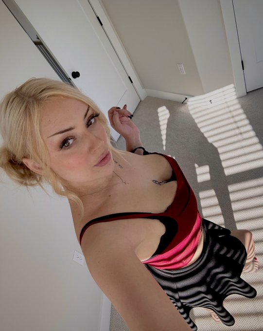 I&rsquo;ll be on my snahp tonight shoot me a message :) https://t.co/AAkOLsUeTK
