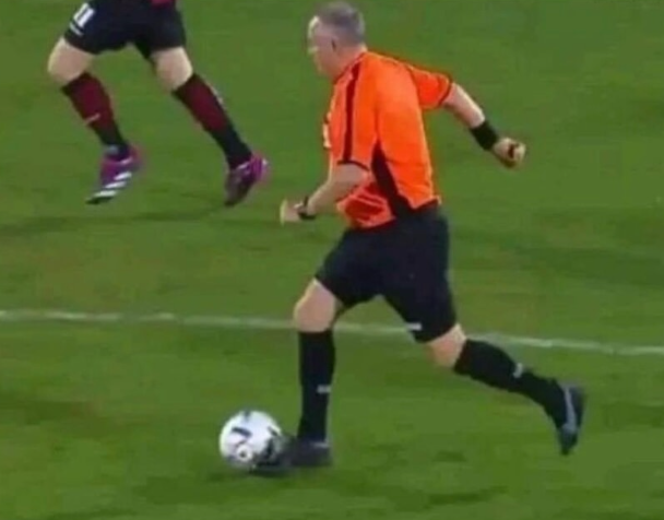 mtsryu7's tweet photo. @Snaihtniroccccc DARONCO puxando um contra ataque pro santos: https://t.co/jIWhTOJASs
