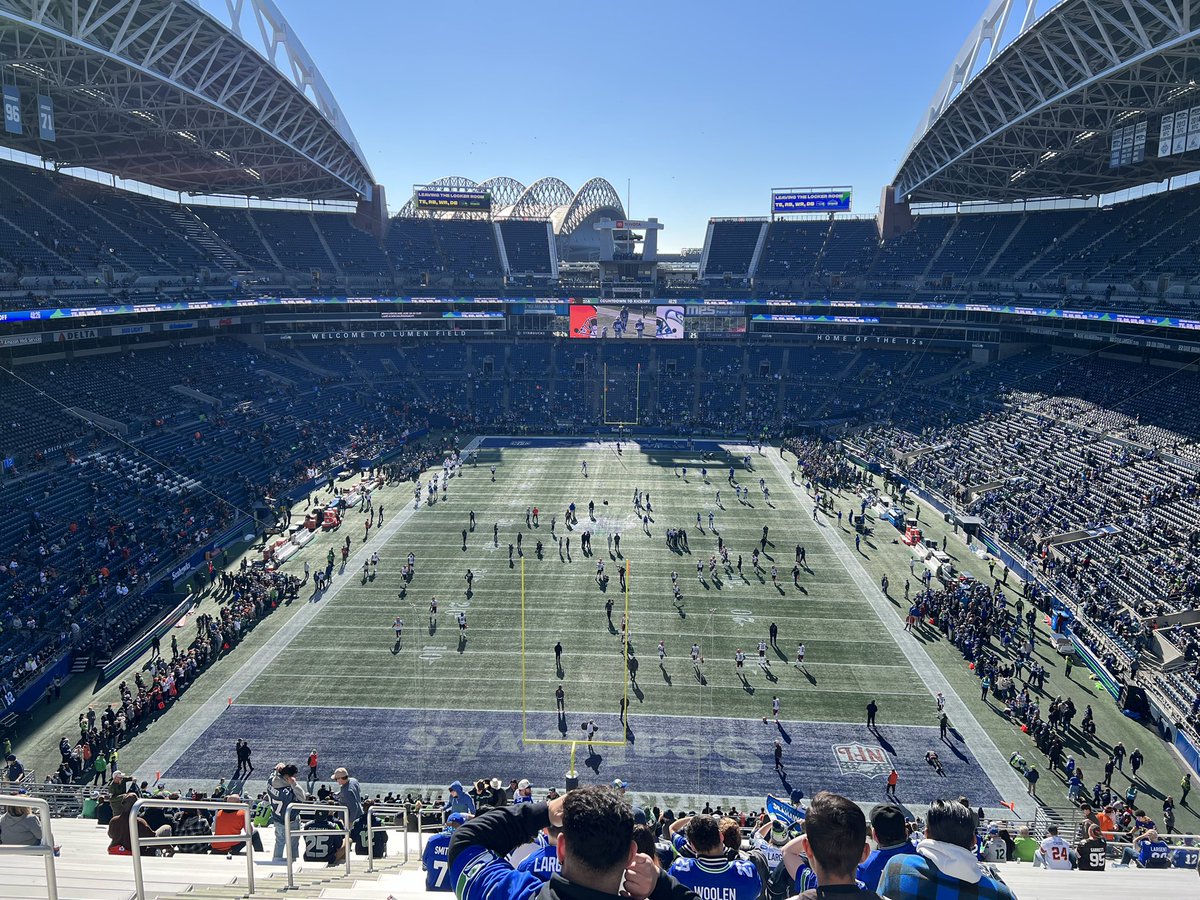 Joeyfine82's tweet photo. Thanks @Seahawks fans for being very cordial and welcoming to us @Browns fans. Tough loss today. #CLEvSEA https://t.co/V2wnCpjRPl