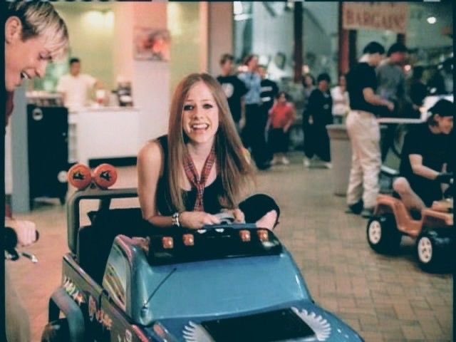 drive_avril's tweet photo. Complicated🫶🏻 by @AvrilLavigne https://t.co/bhVboJcTps