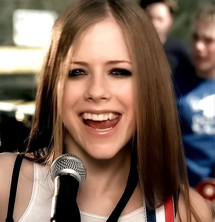 drive_avril's tweet photo. Complicated🫶🏻 by @AvrilLavigne https://t.co/bhVboJcTps