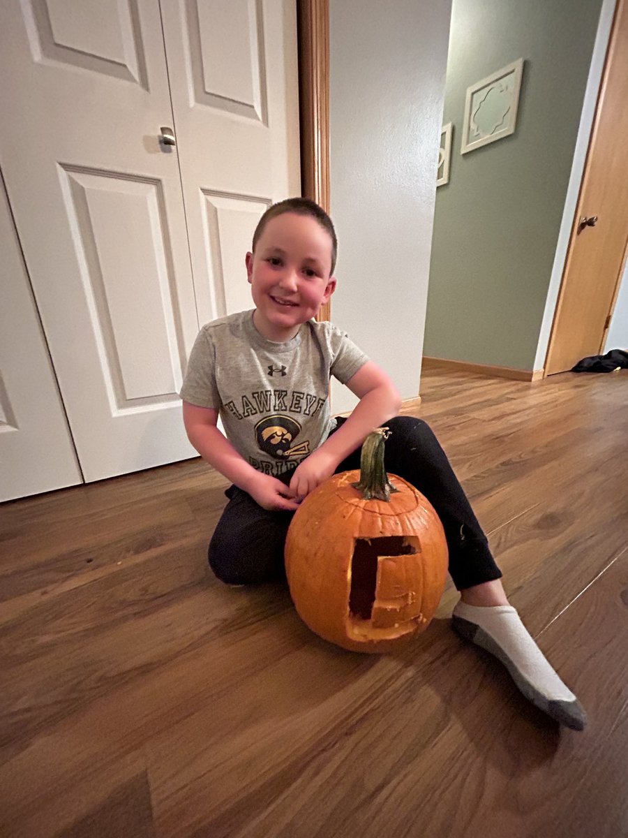 mrsmaher4's tweet photo. Happy Halloween from our house to yours! https://t.co/UFaRS2WDl7