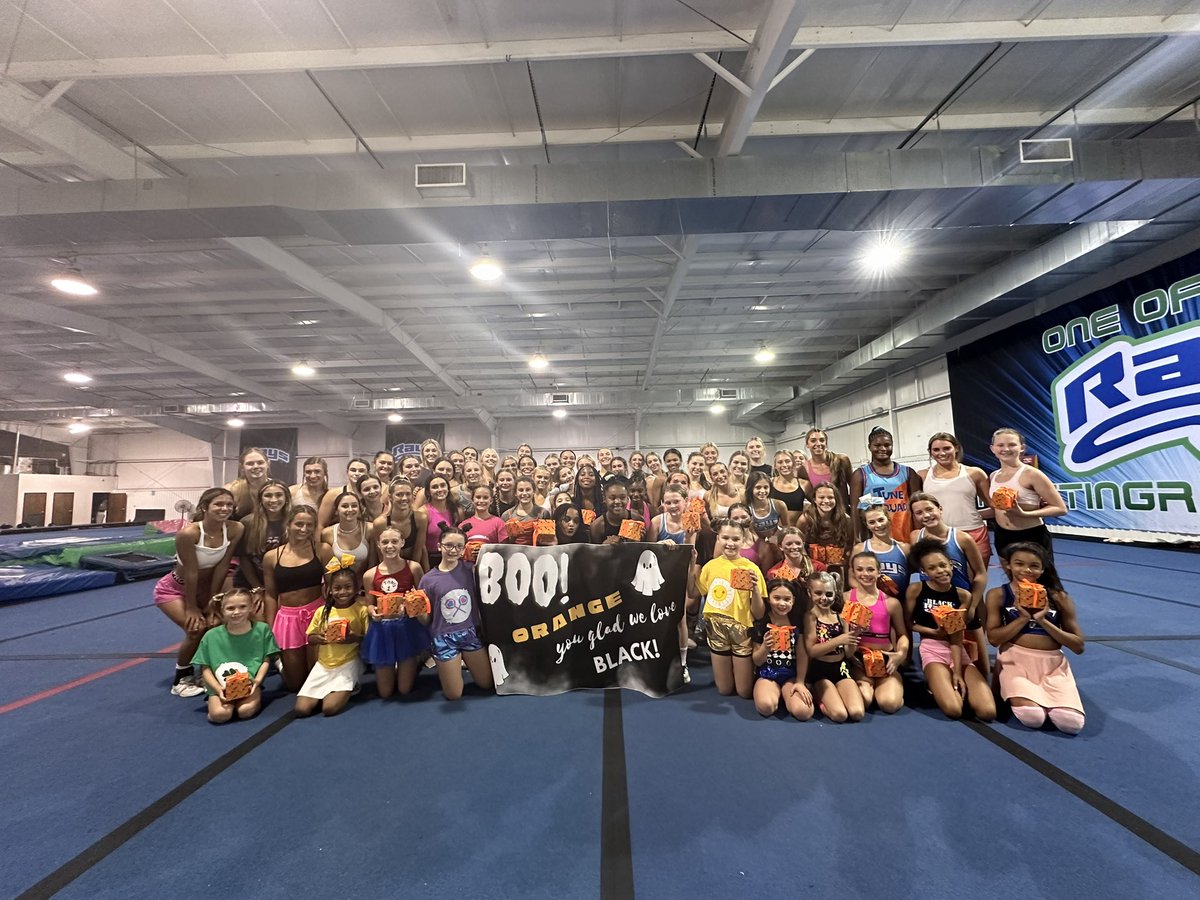 Thank you <a href="/Orange_Rays/">ORANGE 🍊</a> for the BOOtastic surprise 🧡🖤