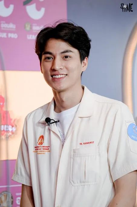 NamIng13343377's tweet photo. การได้ตามรักน้องมาตั้งแต่ต้น.จนตอนนี้ก็ยังยืนยันคำเดิมว่ารักคนไม่ผิด.
นู๋ไม่เคยสนใจเสียงก่นด่า เสียงบั่นทอนข้างทาง แต่เอามันมาเป็นแรงผลักดันจนมีวันนี้.
ไม่ใช่ไม่สู้คน ไม่ใช่ไม่รู้สึก แต่เลือกจะไม่ให้ค่า เพราะเพชรยังไงก็คือเพชร ย่อมมีค่าในตัวเองเสมอ🤍🌻🩷
@gulfkanawut #GulfKanawut https://t.co/oraB5MOQHN