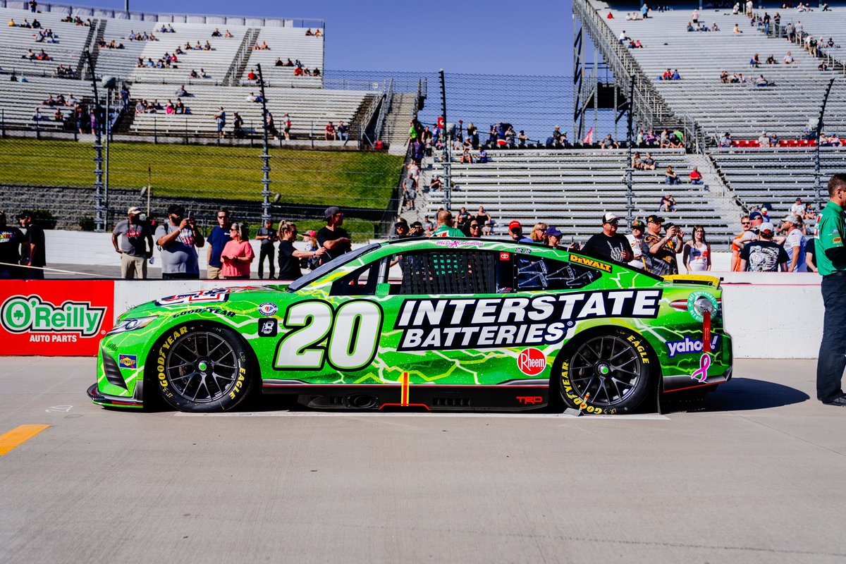 interstatebatts's tweet image. Incredible day @MartinsvilleSwy! What an exciting season it has been with @JoeGibbsRacing and #teaminterstate! Next and last stop….Championships with @CBellRacing. ⚡️⚡️⚡️