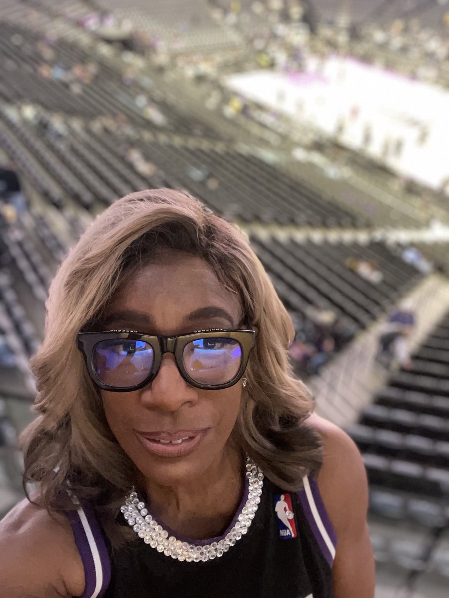 1HealthyHabit's tweet image. Suite life ⁦@SacramentoKings⁩ 

#lightthebeam 
Birthday #Oct30