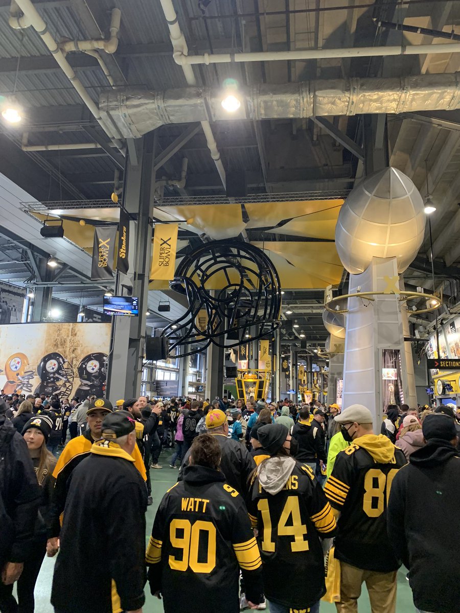 Steelersgal55's tweet photo. Thank you Pittsburgh it’s been a blast! Even if we didn’t win, the atmosphere was electric and we had the best time! Hope to come back soon! 💛🖤💛 #steeers https://t.co/FjBk3mW3Uv