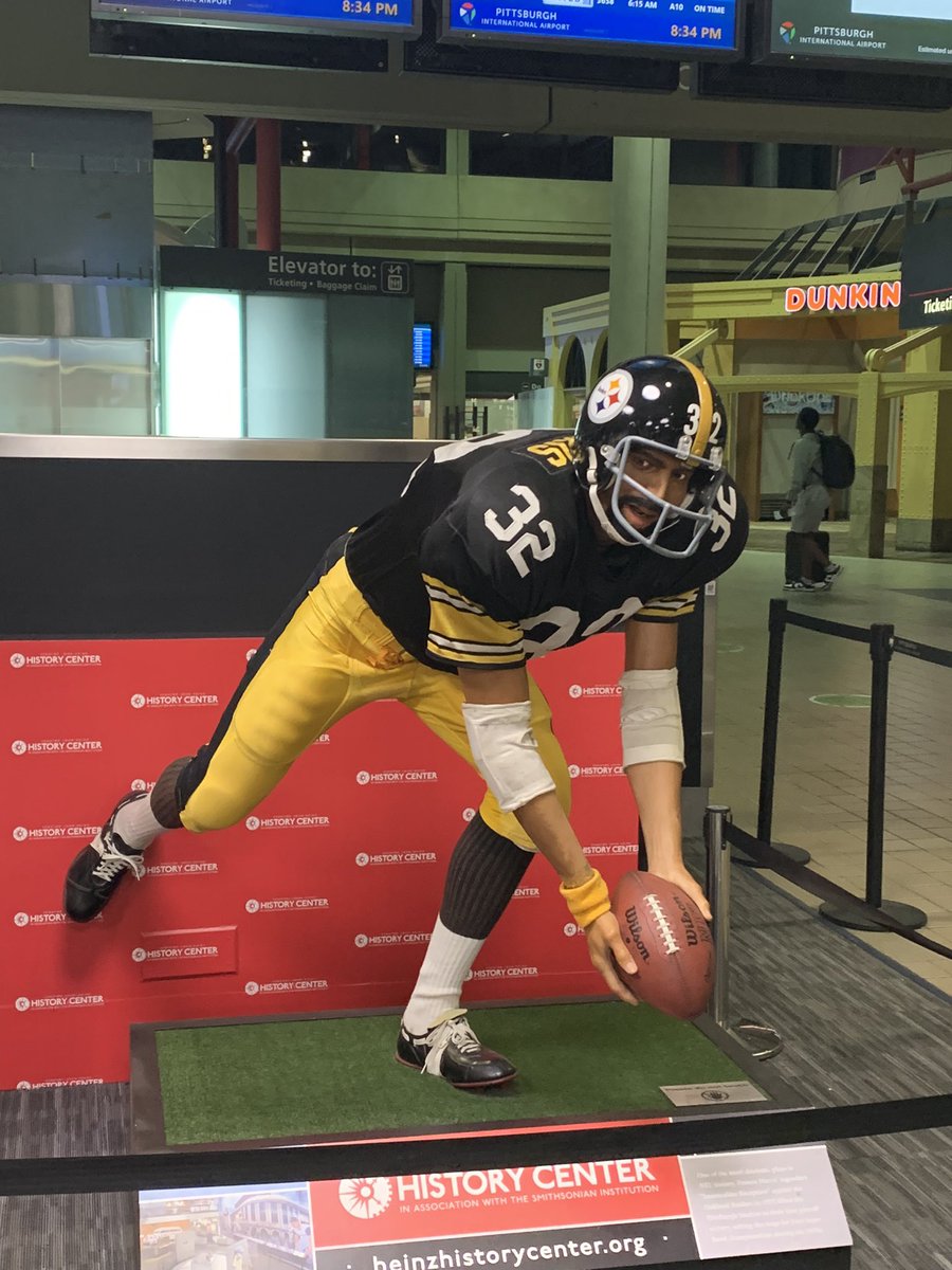 Steelersgal55's tweet photo. Thank you Pittsburgh it’s been a blast! Even if we didn’t win, the atmosphere was electric and we had the best time! Hope to come back soon! 💛🖤💛 #steeers https://t.co/FjBk3mW3Uv