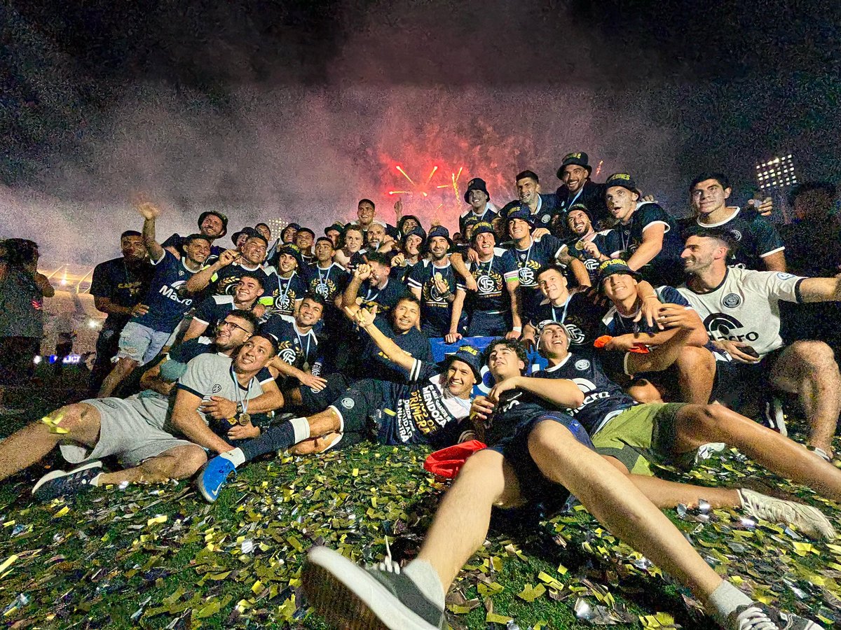✅El que más puntos sacó
✅El que más ganó
✅El que más ganó de local
✅El que más goles hizo
✅El que tiene al goleador
✅El segundo que menos perdió

🏆 Aaa y el CAMPEÓN, claro.

¡Tuki! 😎 como dice el piberío